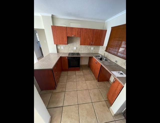 2 BEDROOM APARTMENT FOR SALE IN CASTLEVIEW